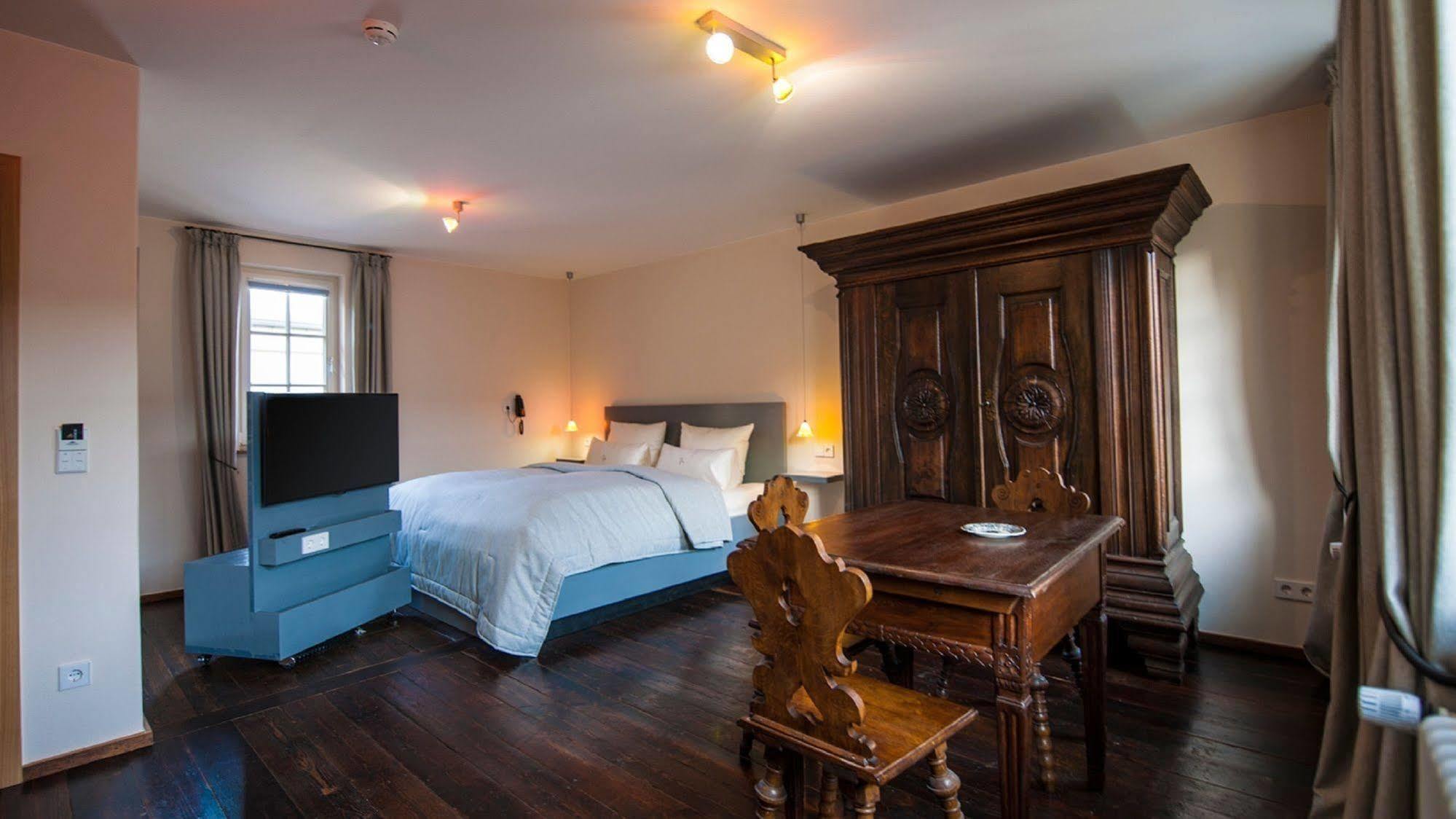 Romantik Hotel Meisenheimer Hof Bagian luar foto