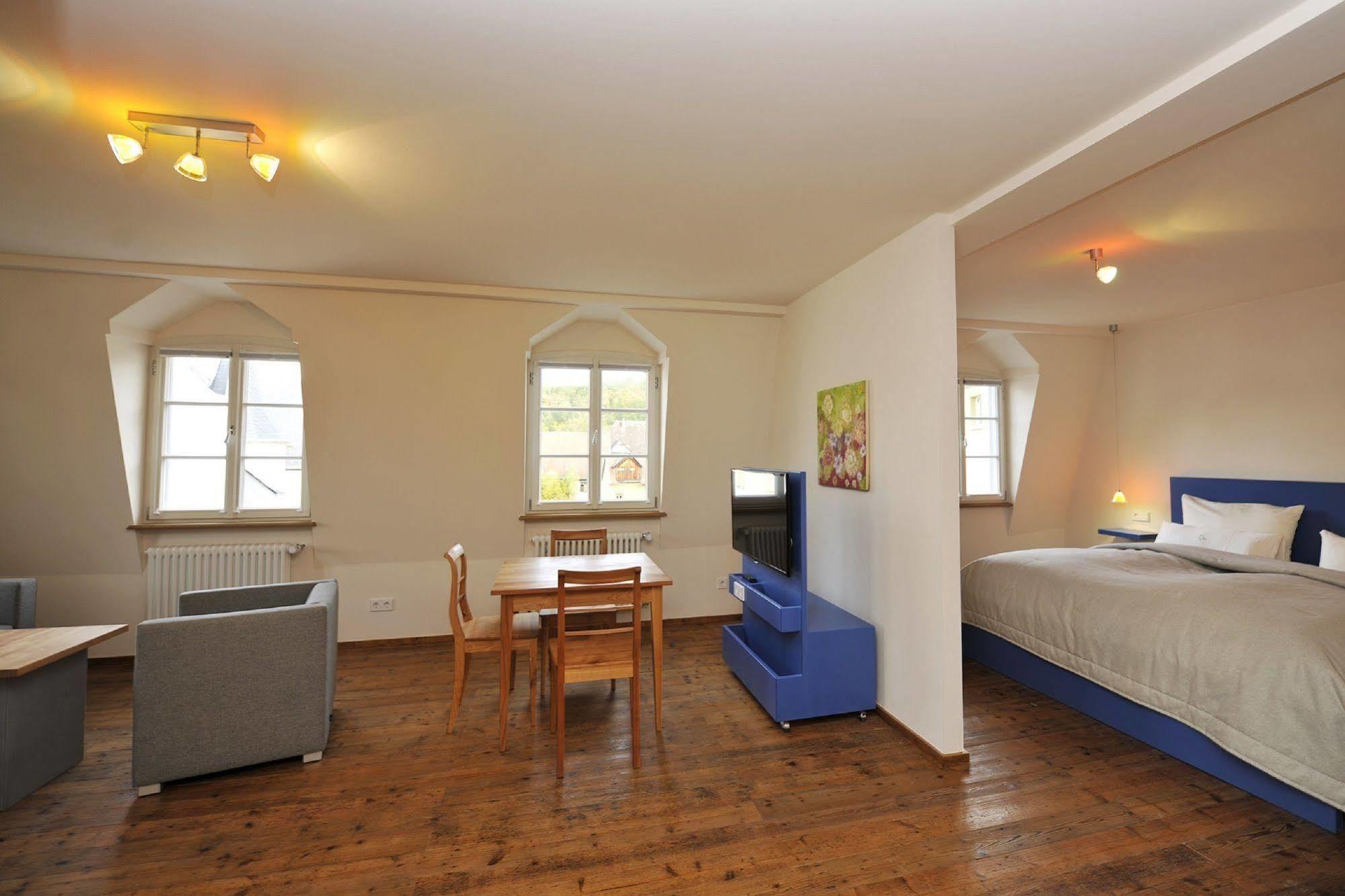 Romantik Hotel Meisenheimer Hof Bagian luar foto