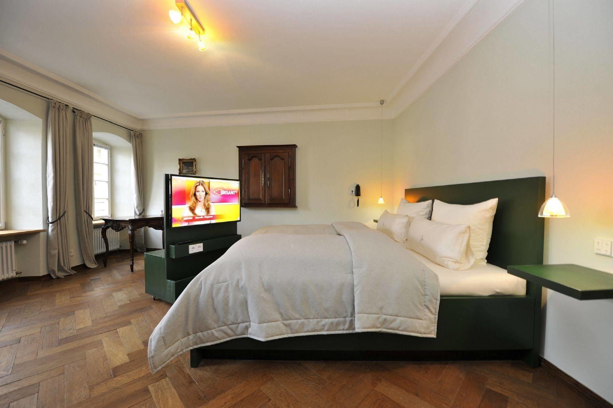 Romantik Hotel Meisenheimer Hof Bagian luar foto